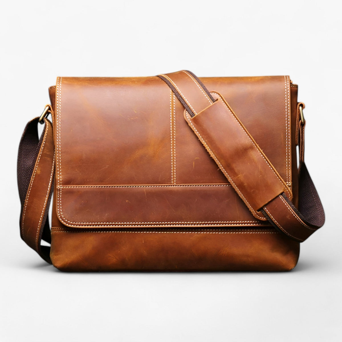 Sac Messenger Bandoulière en Cuir Intemporel et Robuste