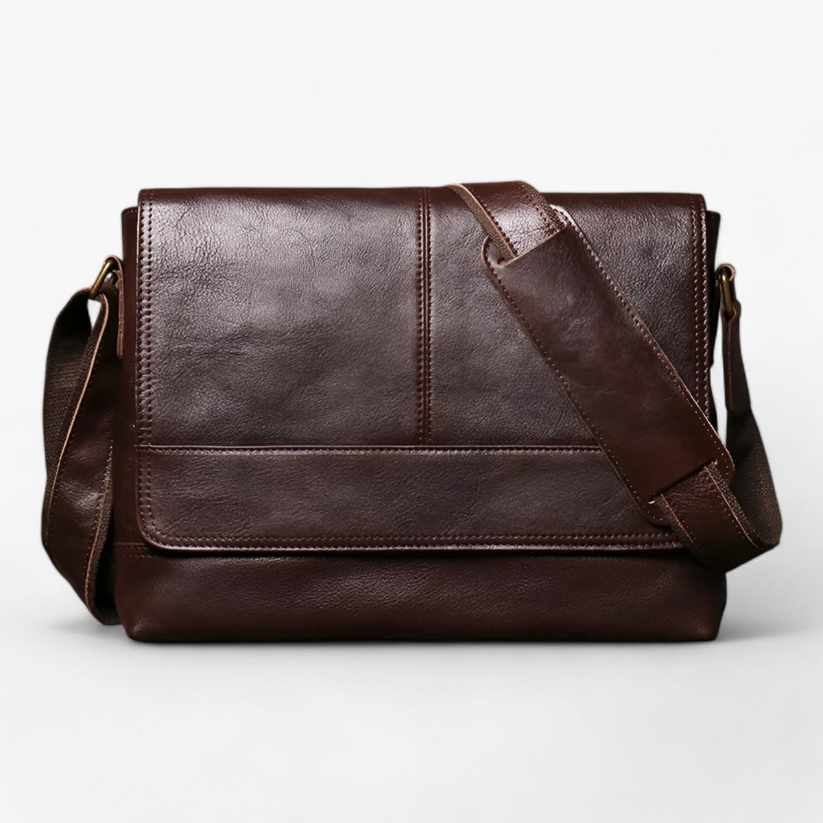 Sac Messenger Bandoulière en Cuir Intemporel et Robuste