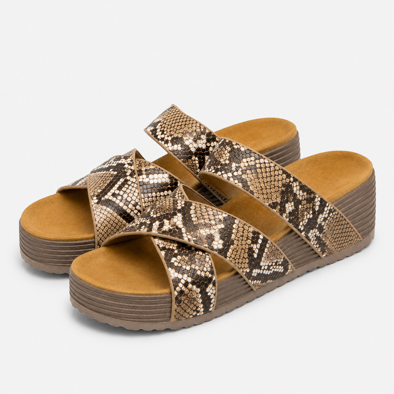 Bequeme Plateausandalen mit geflochtenen Riemen