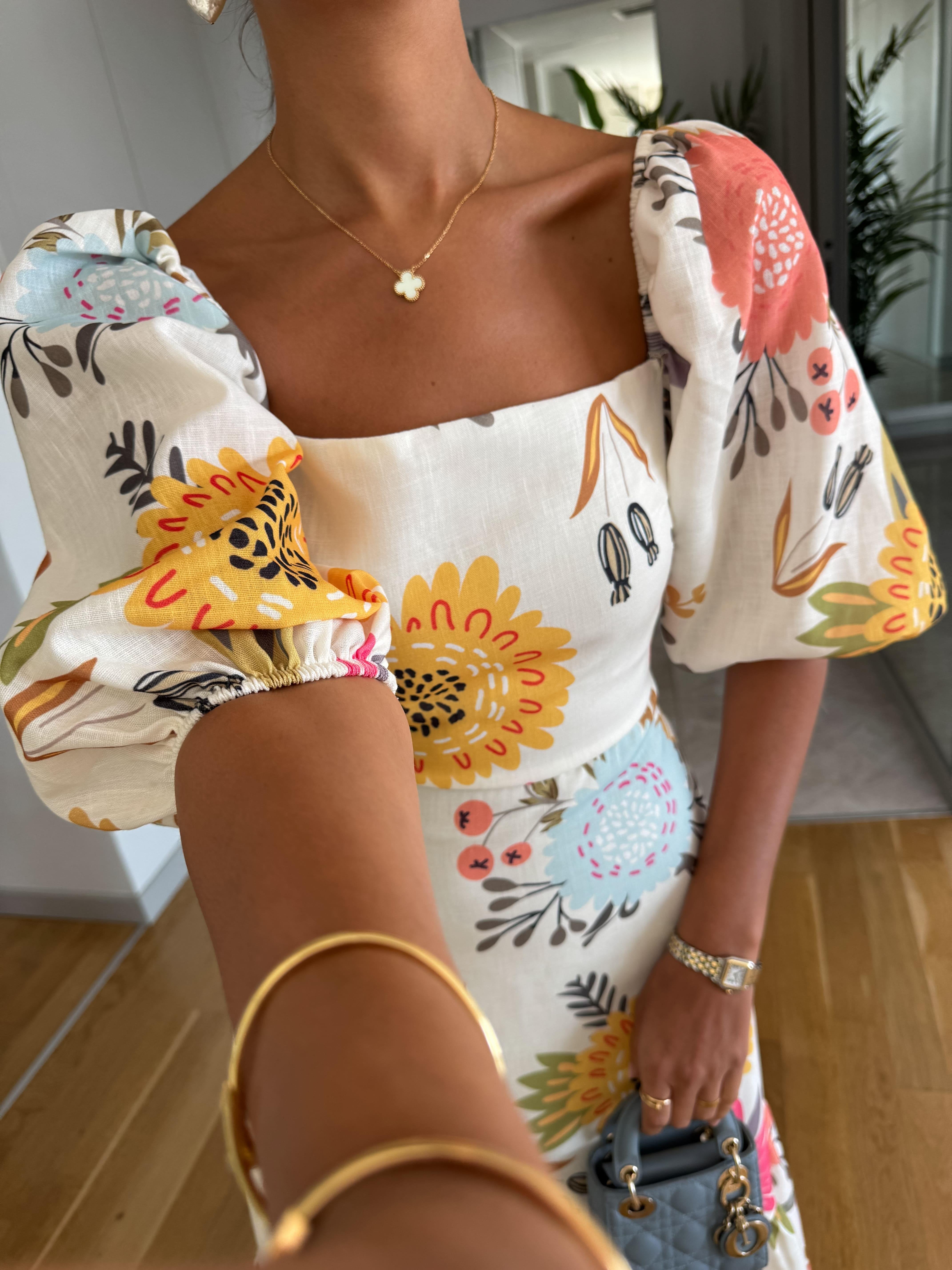 Robe midi élégante, manches bouffantes et imprimé floral