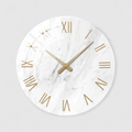 Horloge Murale Effet Marbre – Chiffres Romains Dorés et Élégance Classique