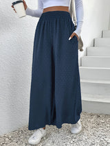 Pantaloni fluidi pentru femei din material cu picioare largi