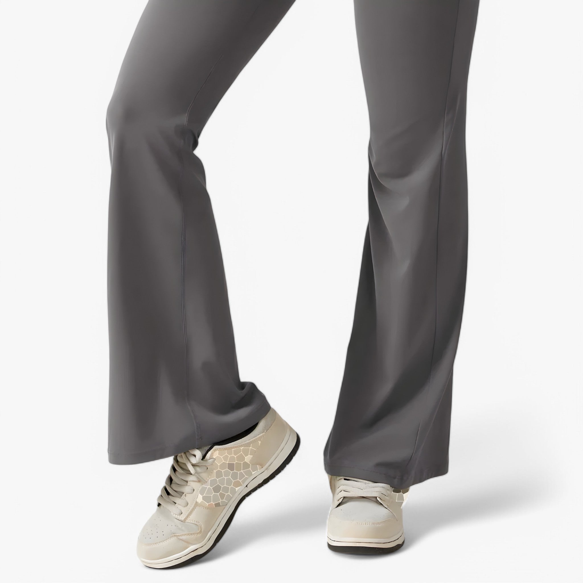Eleganter schwarzer Overall mit tiefem V-Ausschnitt für Damen