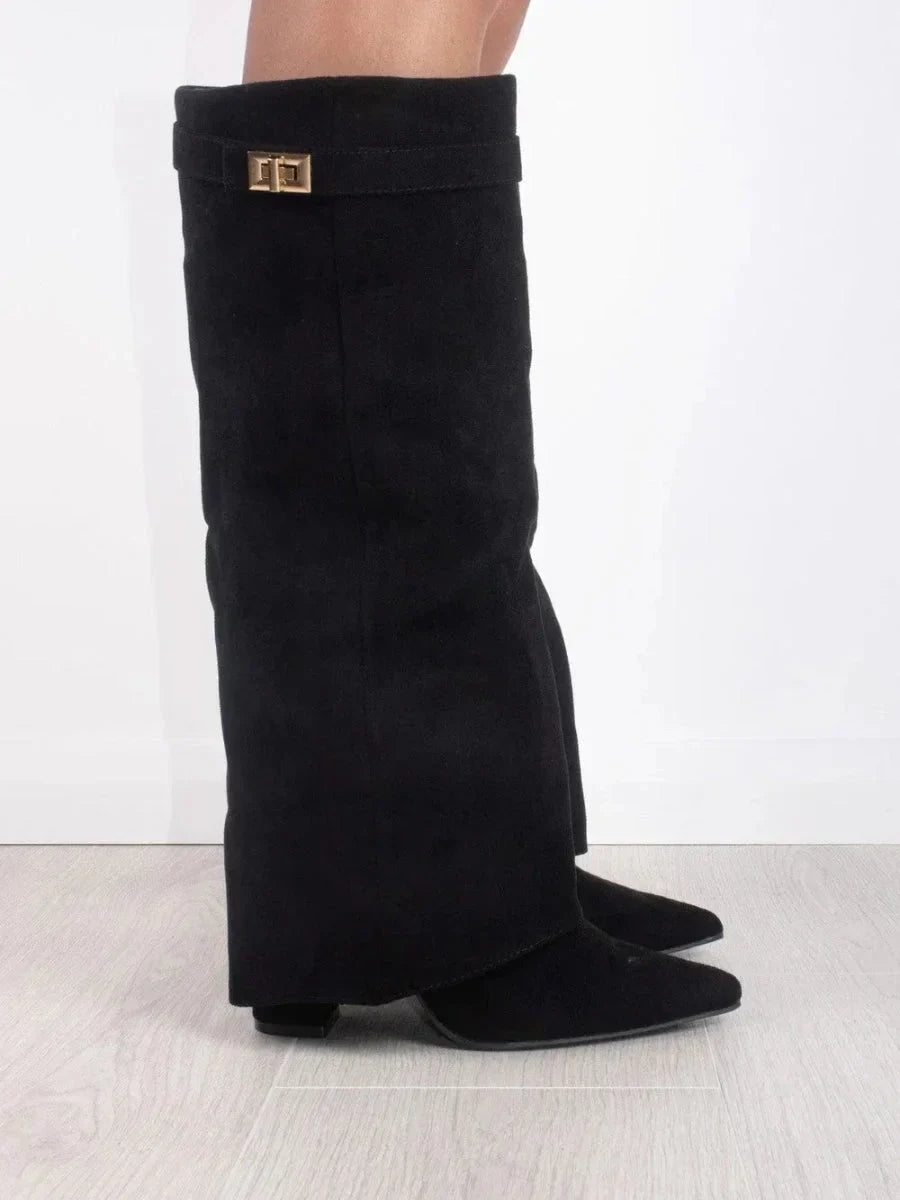 Damskie czarne zamszowe buty z metalowymi klamrami - elegancja i komfort