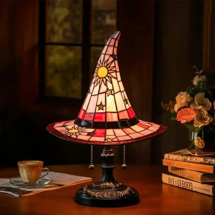 Lampe Chapeau de Sorcière en Vitrail - Artisanale Lumière Chaude