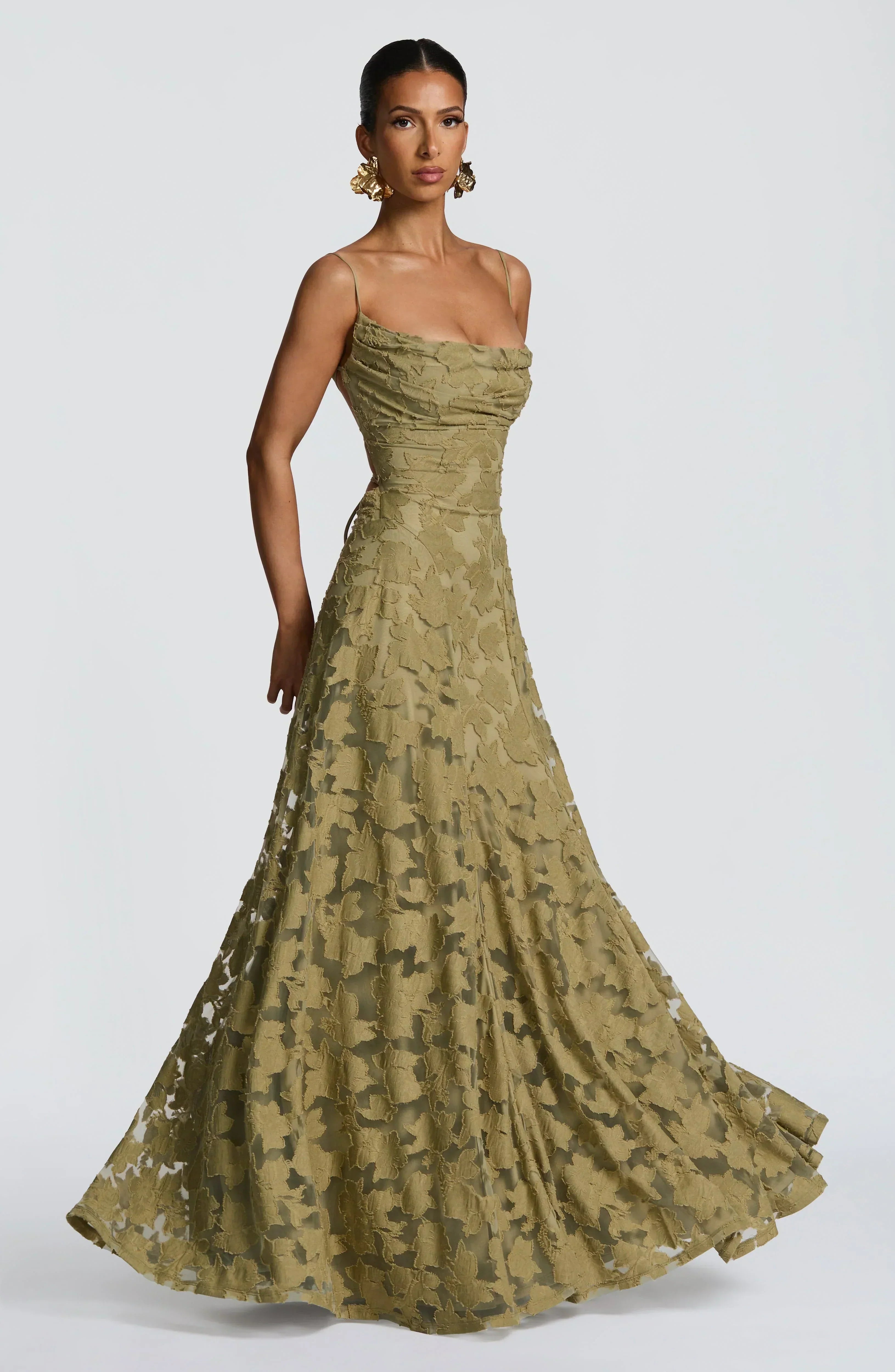 Robe longue Aveline noire en dentelle et satin pour femme