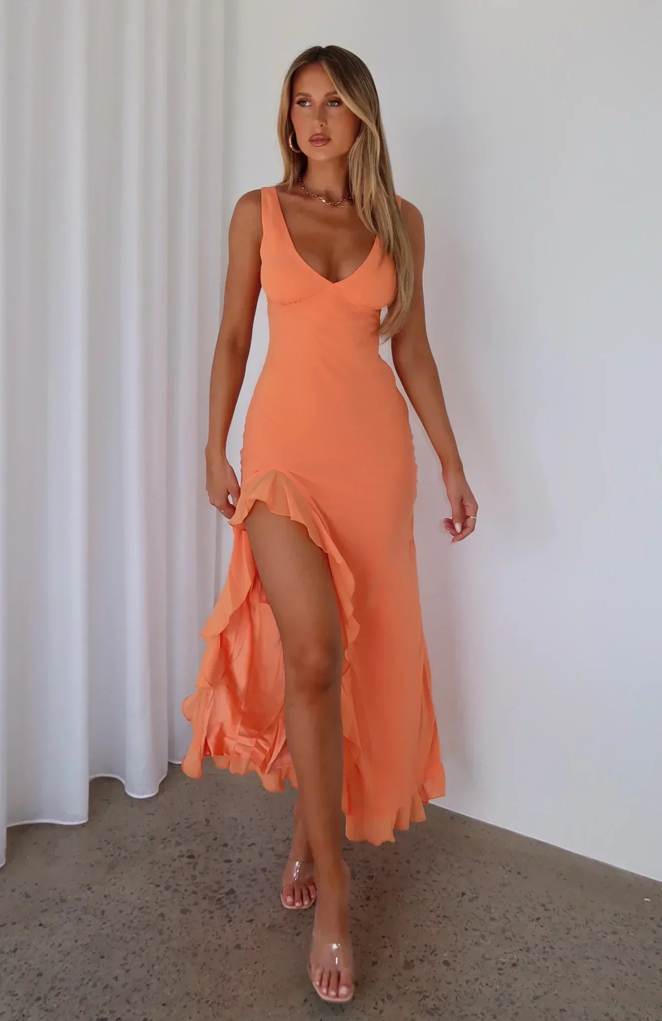dresses : Sienna – Robe longue de soirée élégante avec volants et fente haute in van Seroa