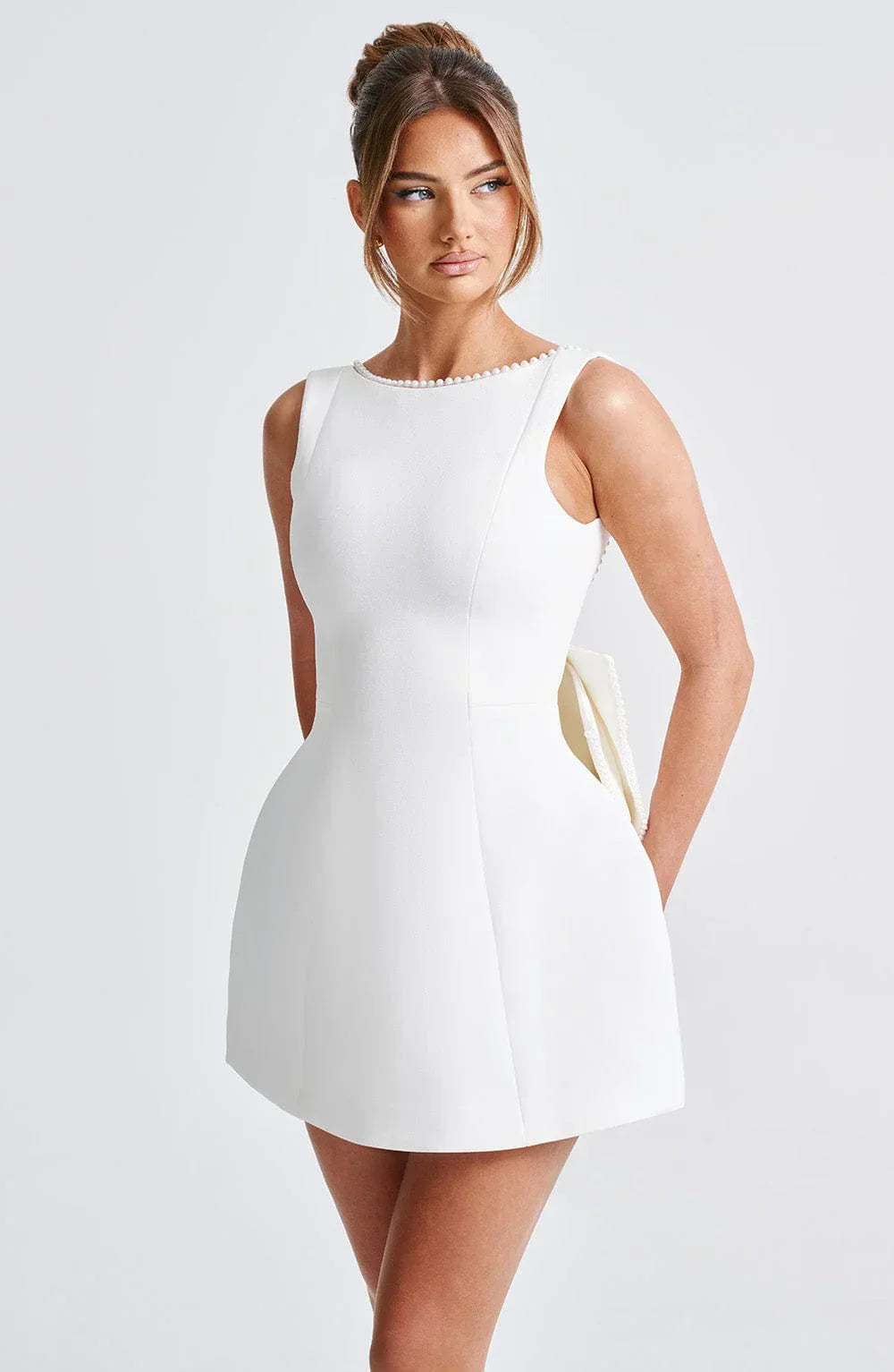 Robe Courte Femme Noire à Nœud Décoratif au Dos - Coton Léger