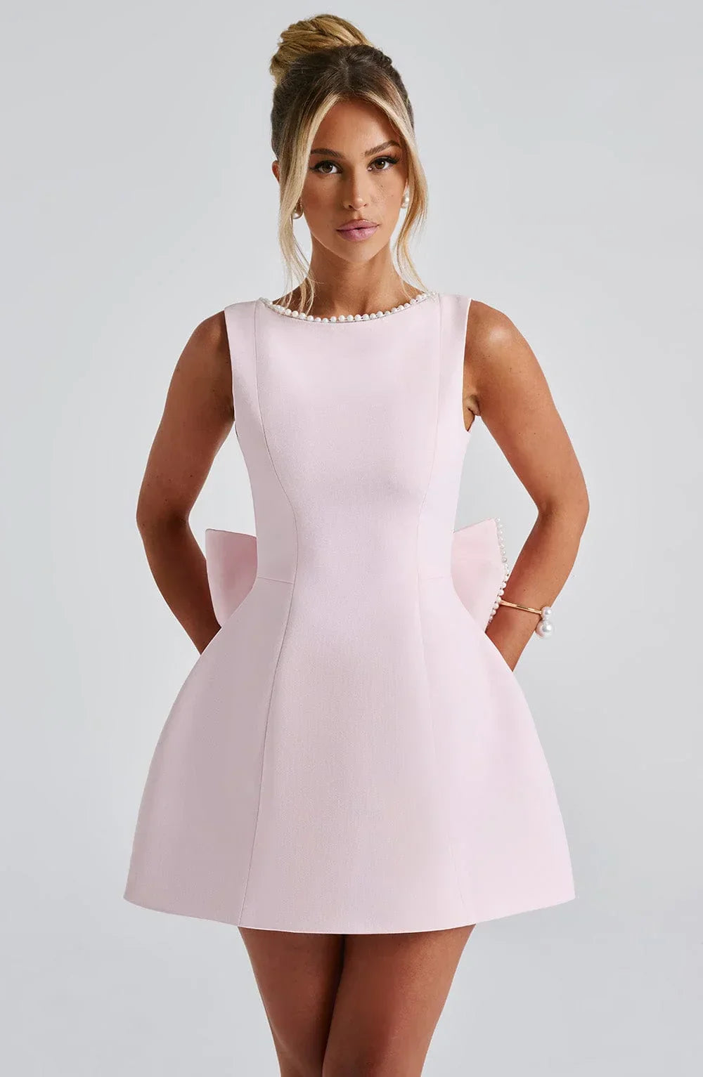 Robe Courte Femme Noire à Nœud Décoratif au Dos - Coton Léger
