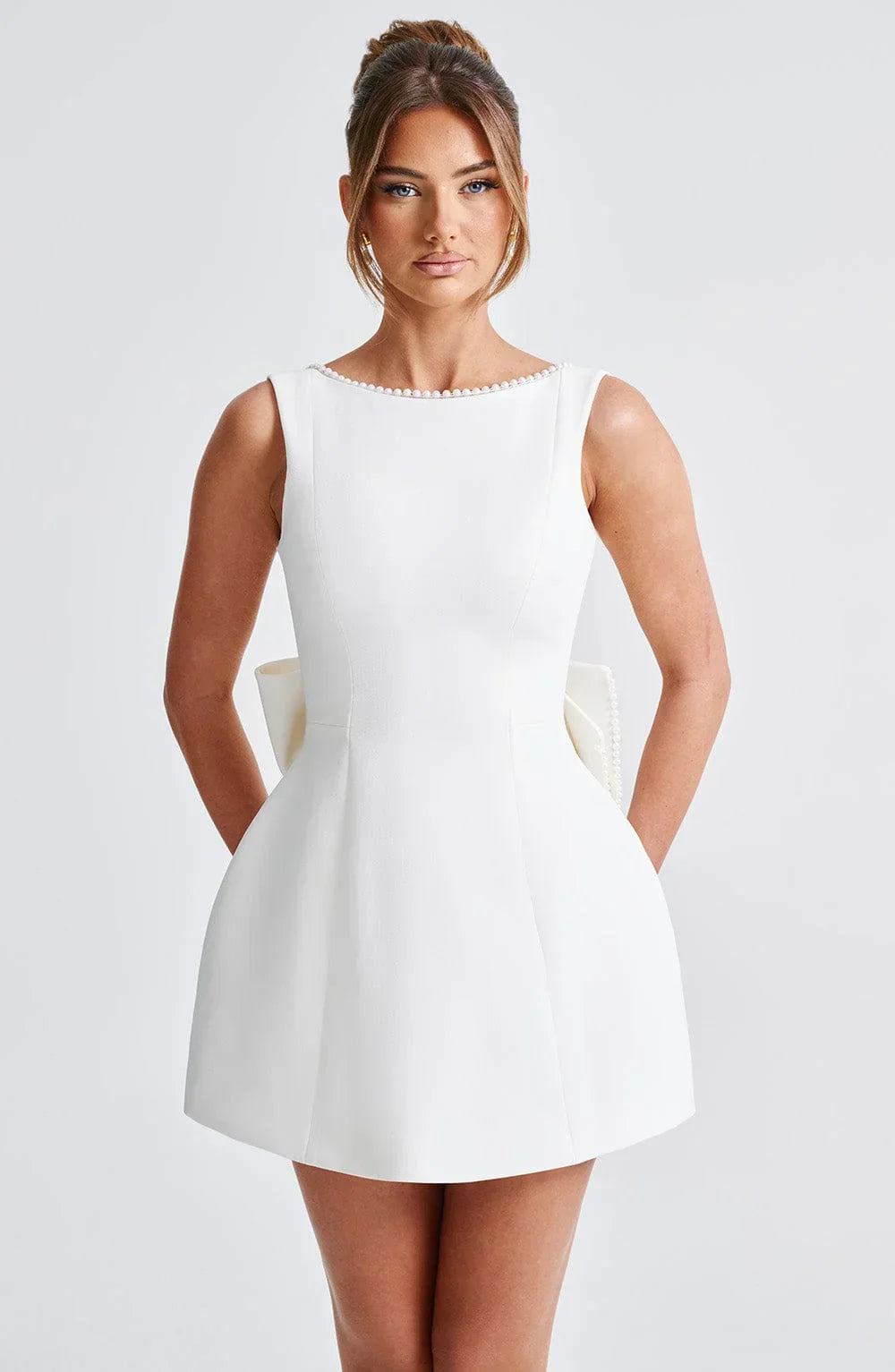 Robe Courte Femme Noire à Nœud Décoratif au Dos - Coton Léger