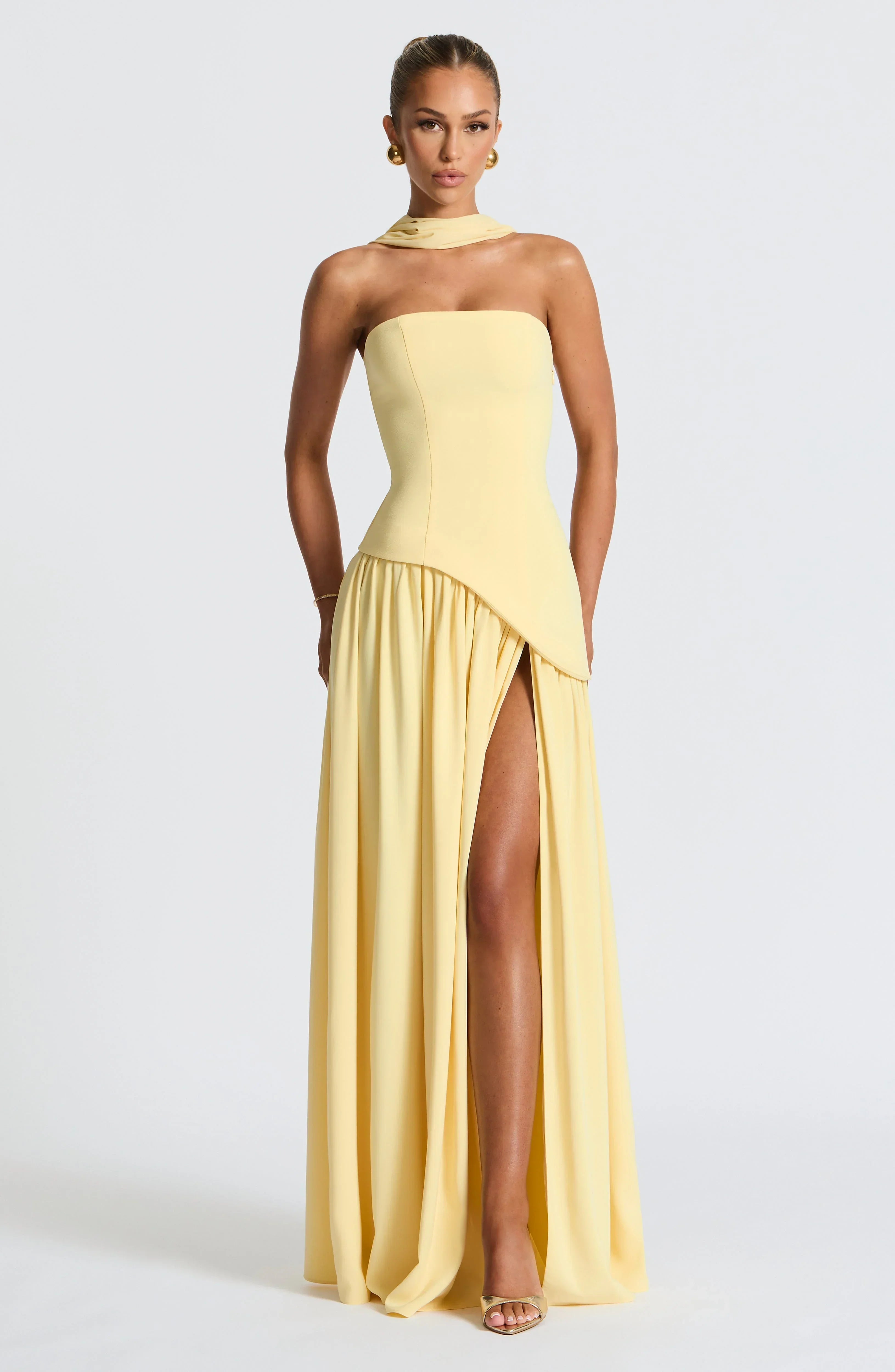Langes Kleid mit Schlitz für Damen mit Korsett, elegant und modern, für