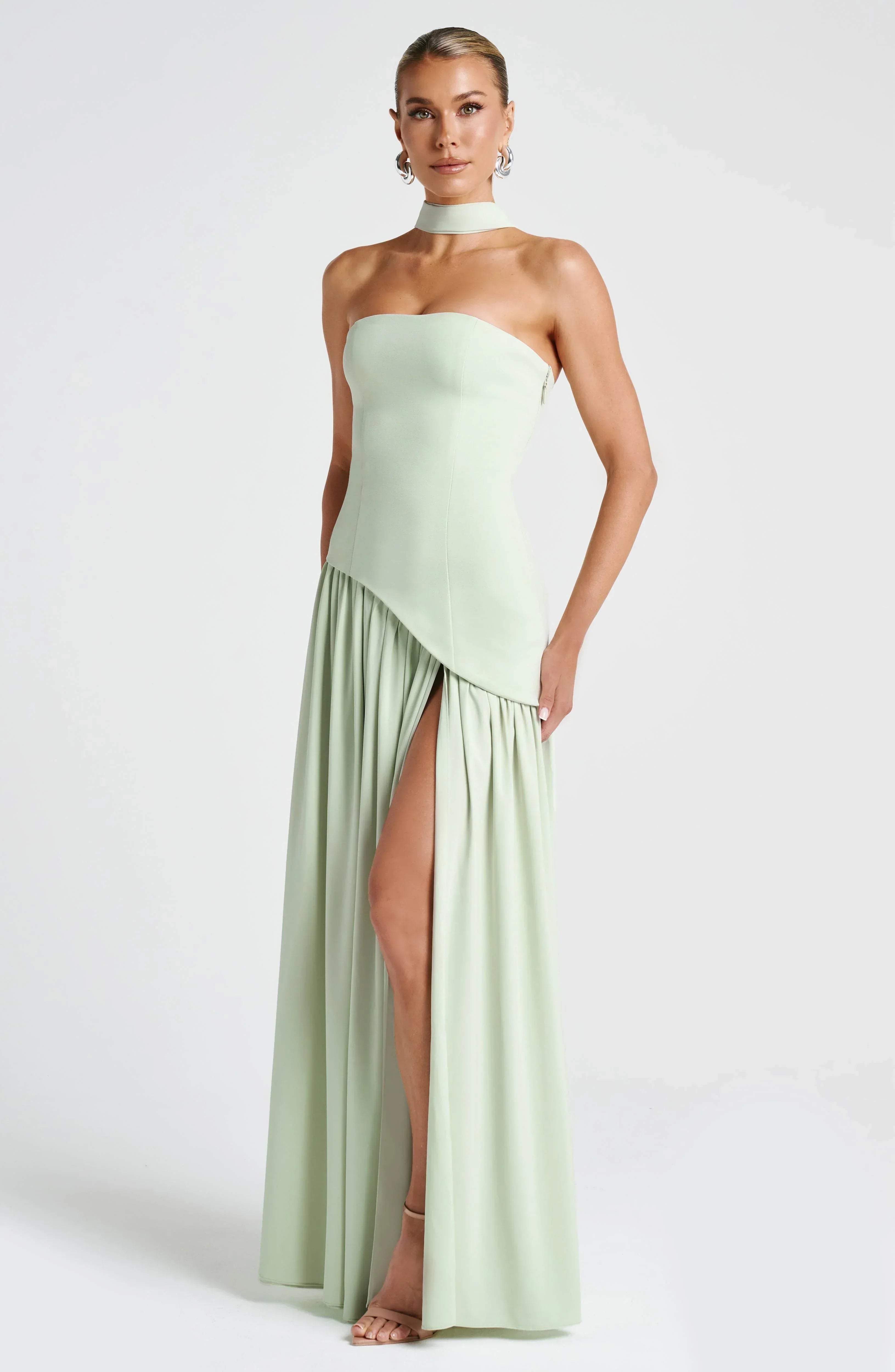 Langes Kleid mit Schlitz für Damen mit Korsett, elegant und modern, für