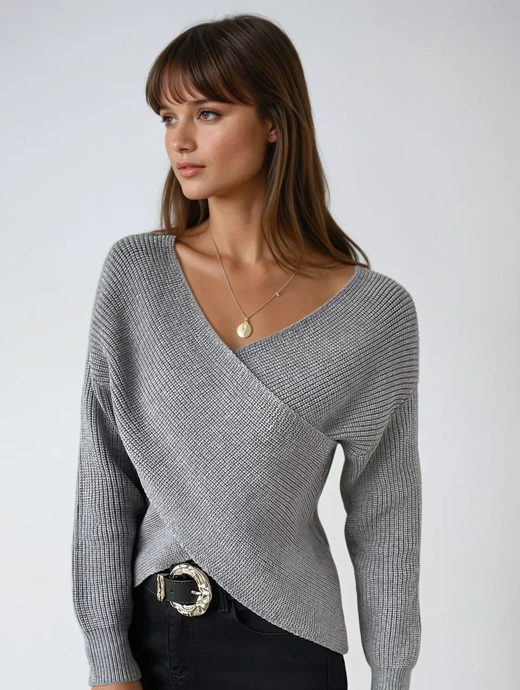 top blouses : Bella – Pull cache-cœur chic en maille avec design asymétrique in 2XL van Seroa
