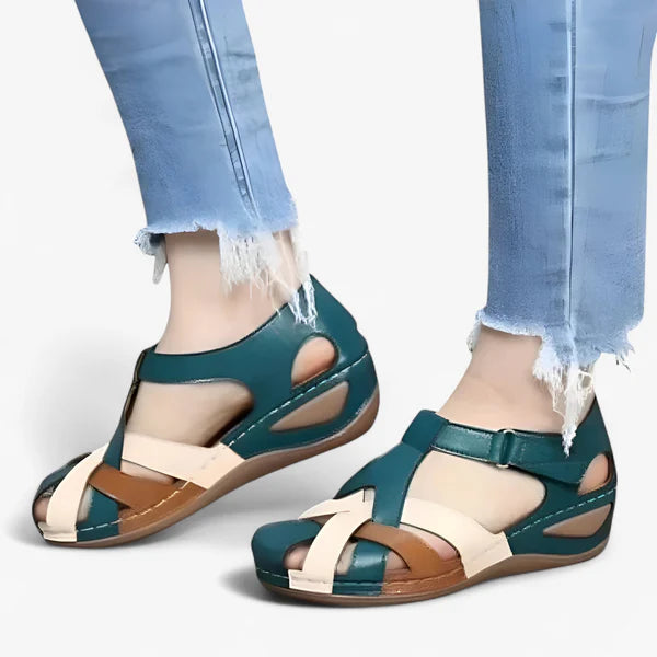 Sandales compensées confortables à brides multiples pour un port