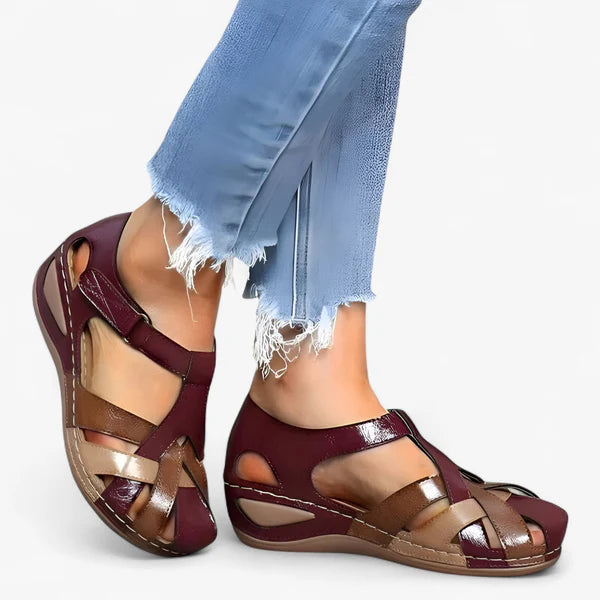 Sandales compensées confortables à brides multiples pour un port
