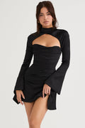 Robe femme élégante avec manches détaillées et découpes, idéale pour soirée ou cocktail