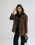 Damen-Blazerjacke aus braunem Wildlederimitat mit Taschen