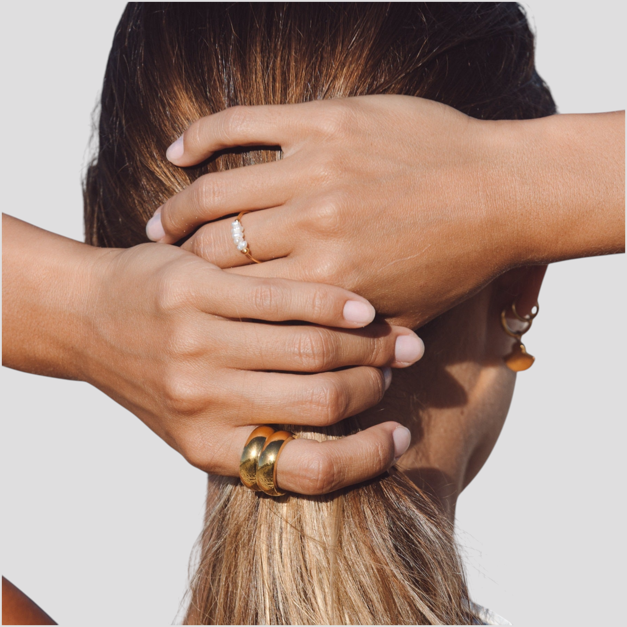 Eleganter Ring mit dezenten Perlen für Damen
