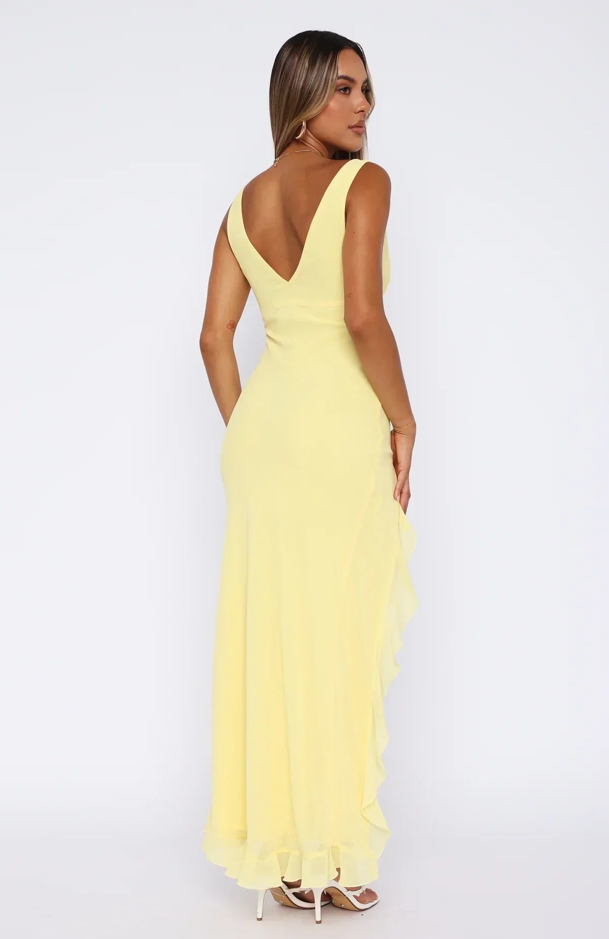 dresses : Sienna – Robe longue de soirée élégante avec volants et fente haute in van Seroa